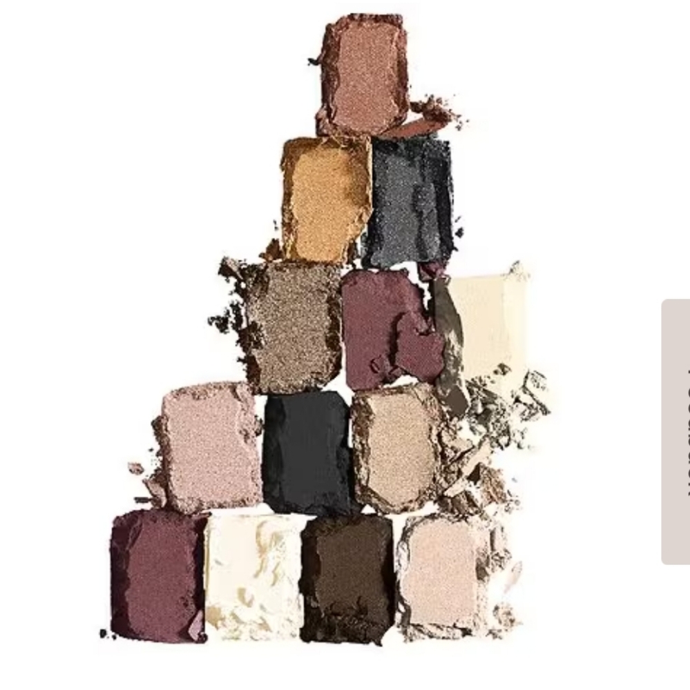- - - Maybelline eyeshadow 24 nudes NWT